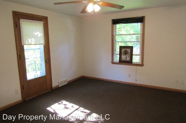 Foto del edificio - 741-743 Appleton Rd