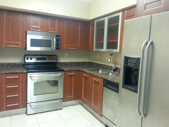 Foto del edificio - 3300 NE 191st St