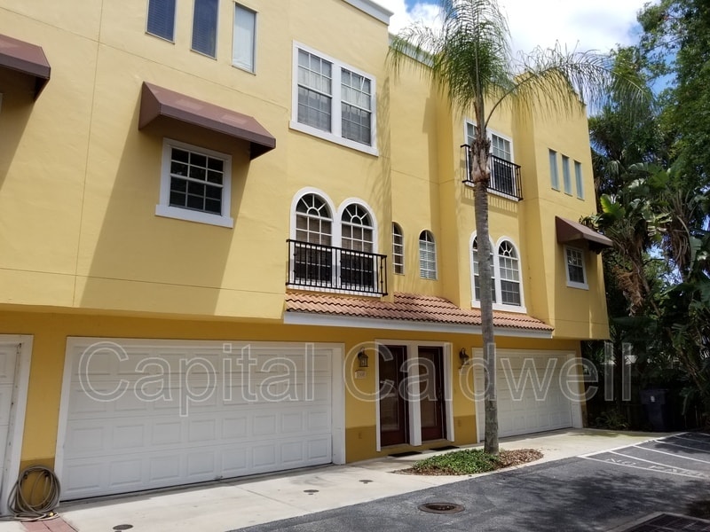 Primary Photo - 3310 Las Campos Pl