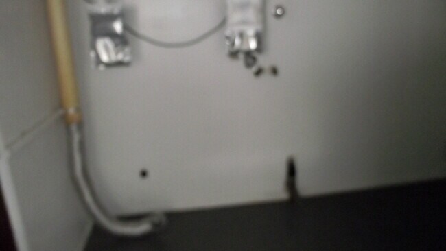 washer-dryer hook-ups - 3593 S 5650 W