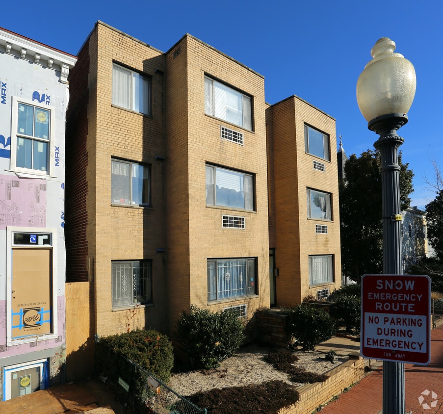 Building Photo - 408 Independence Ave SE