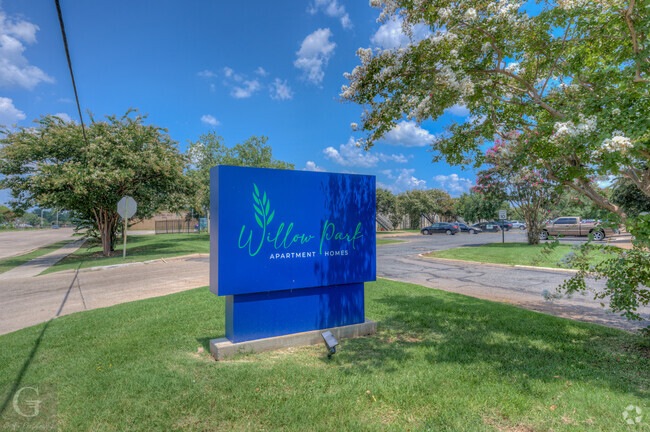 Building Photo - Willow Park Apartments