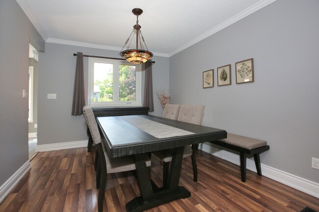 Dining room, comfortably seats 6 to 8 - 89 Pinedale Cres