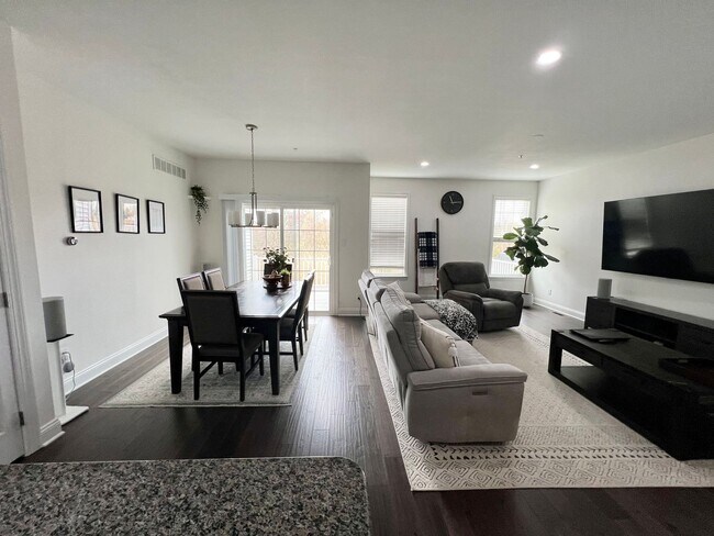 Foto del edificio - Stunning 3-Bedroom Townhome in Royersford!...