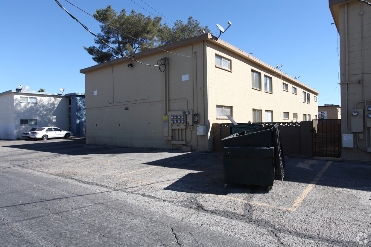 Building Photo - 3831 Royal Crest St
