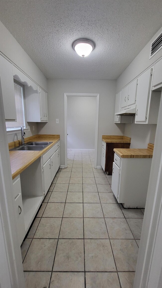 Foto del edificio - 3823 Rainford Dr