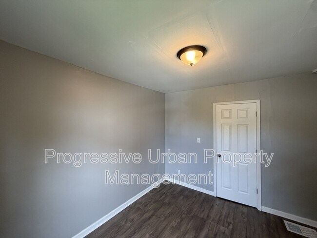 Foto del edificio - 3899 E 151st St