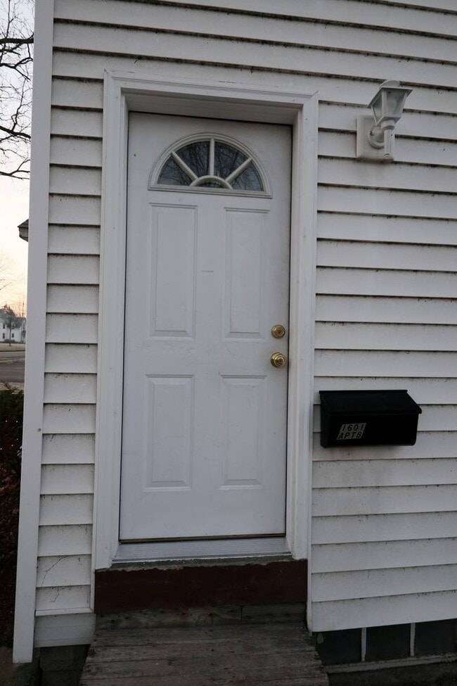 Building Photo - 1601-B