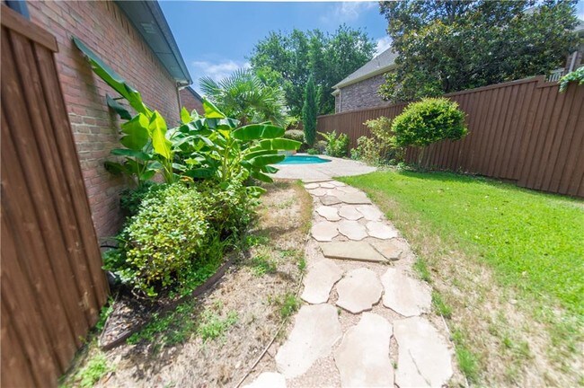 Building Photo - 3221 Oak Hollow Dr