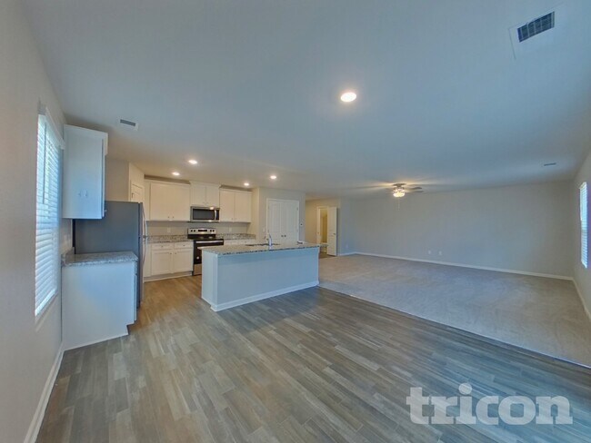 Foto del edificio - 4003 Reinfield Dr