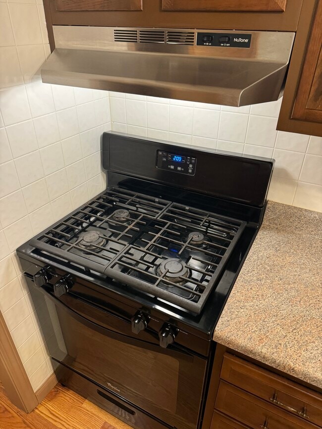 Kitchen - 420 W 2nd St