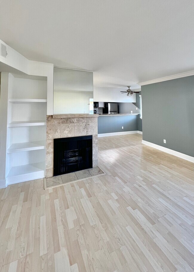 Foto del edificio - 7045 Woodley Ave