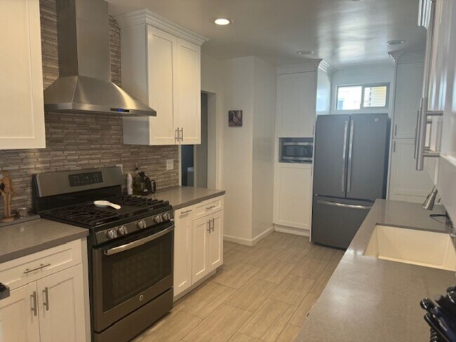 Foto del edificio - La Crescenta 3 bedroom 2 bath updated home.