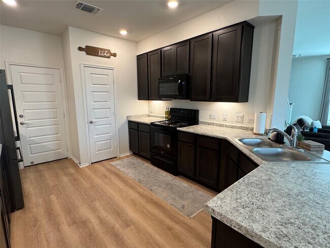 Building Photo - 256 Benmyrtle Trl