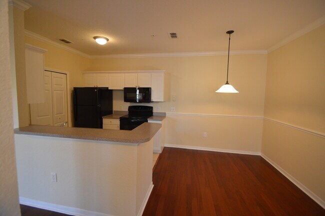 Building Photo - ALTAMONTE SPRINGS:Gated community, Ground Floor Unit! AVAILABLE APRIL 15th!