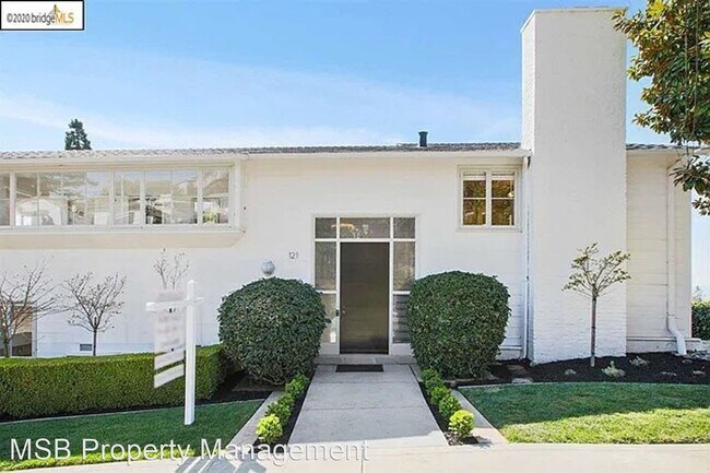 Foto del edificio - 4 br, 4.5 bath House - 121 Scenic Ave