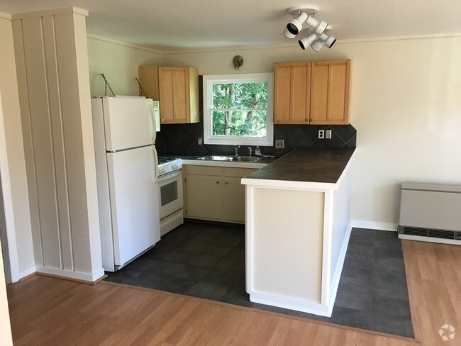Building Photo - 257 Meadow Ln