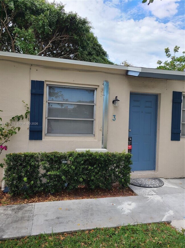 Building Photo - 1005 N 18th Ct