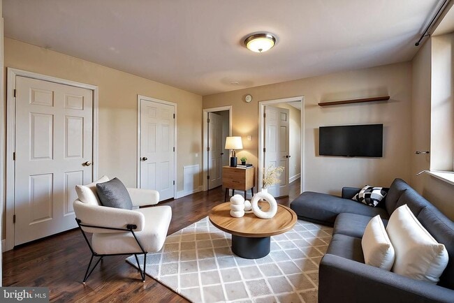 Building Photo - 443 Fairmount Ave