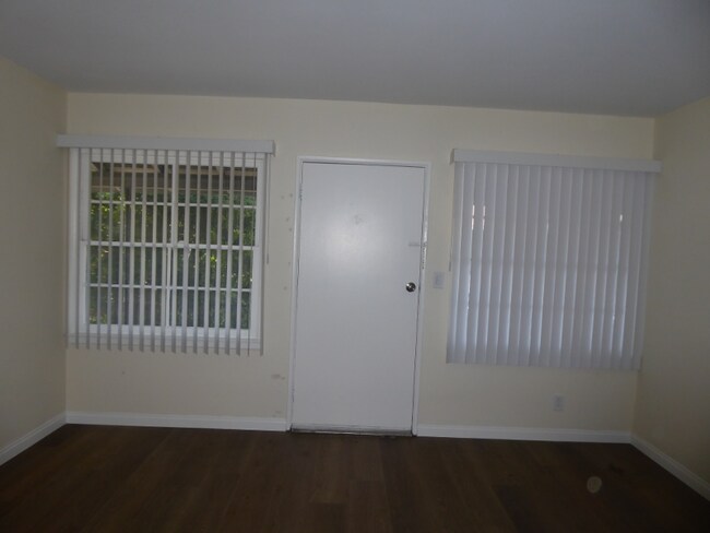 Building Photo - 6300 Vineland Ave