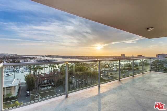 Building Photo - 13600 Marina Pointe Dr