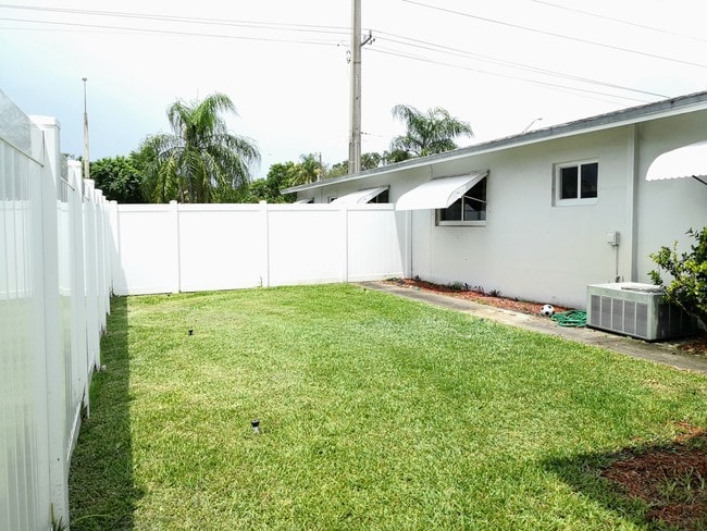 2nd half fenced in yard - 4260 Stirling Rd