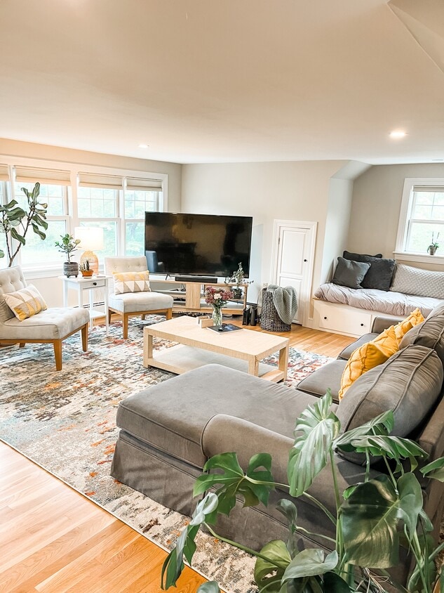 Living Room - 64 Foreside Rd (Falmouth, ME)