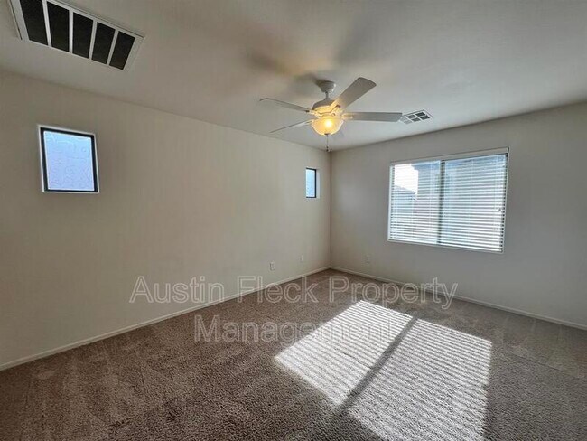 Foto del edificio - 1720 S Martingale Rd