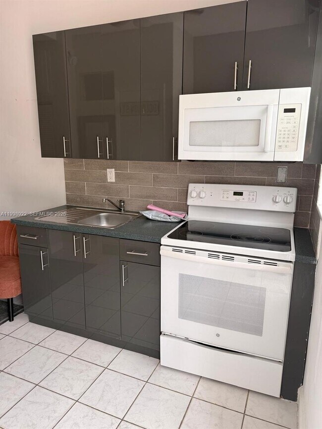 Foto del edificio - 1105 NE 119th St