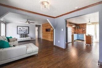 Building Photo - 1123 Gunter St