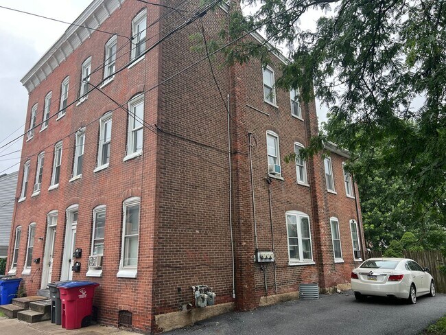 Foto del edificio - 74 S Evans St