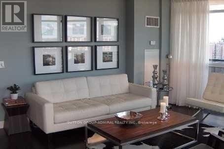 Building Photo - 21 Carlton St.