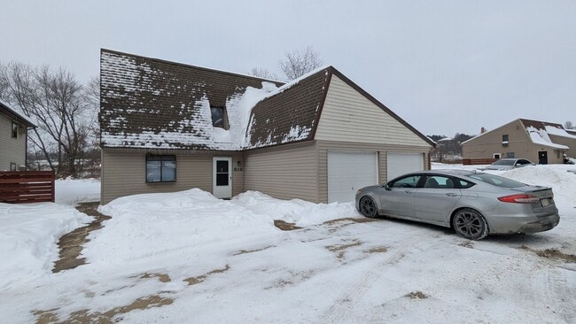 Building Photo - MN Cedar Village (819)