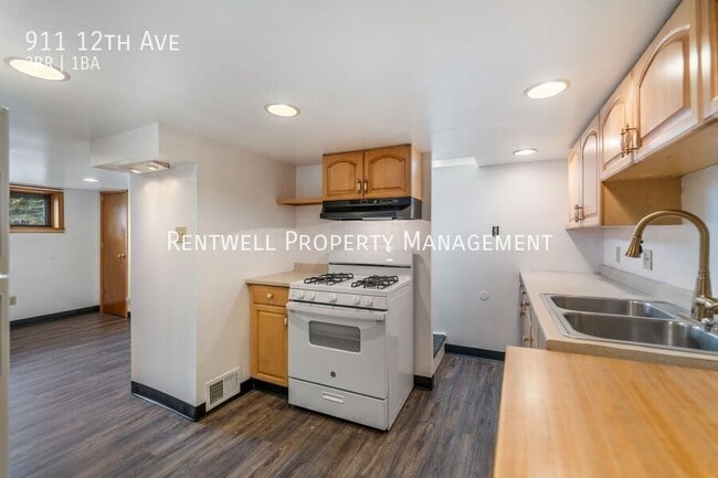 Building Photo - 911 12th Ave
