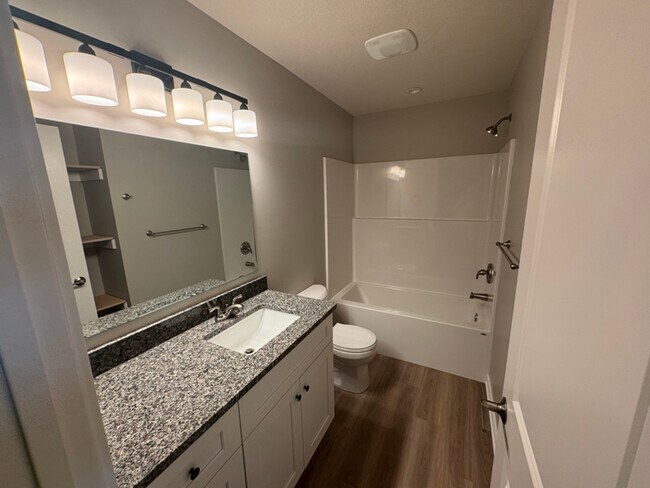 Building Photo - 325 Crest Dr