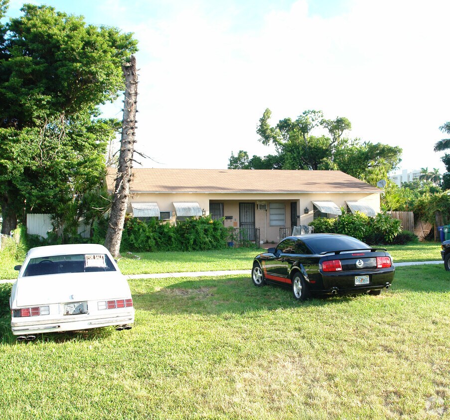 Foto principal - 1451 NE 108th St