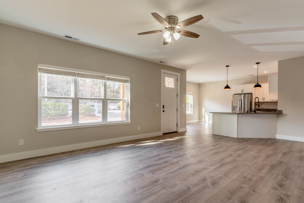 Living - 10-200 Laurel Loop