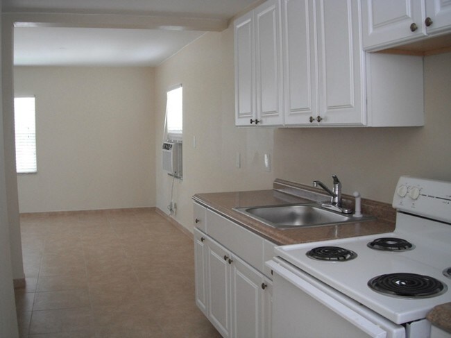 Sample Kitchen - 1628 S Dixie Hwy