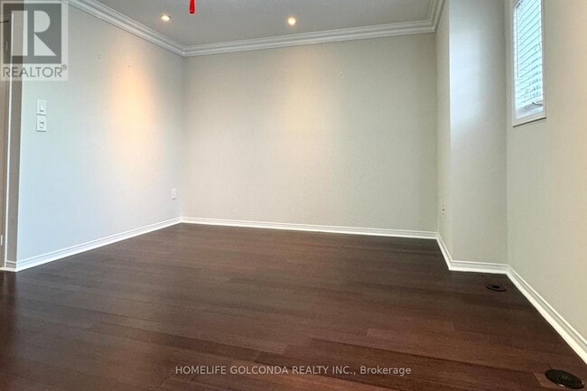 Building Photo - 601 Shoreline Dr