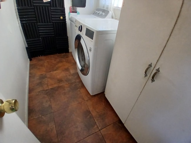 Building Photo - 8900 Swinton Ave