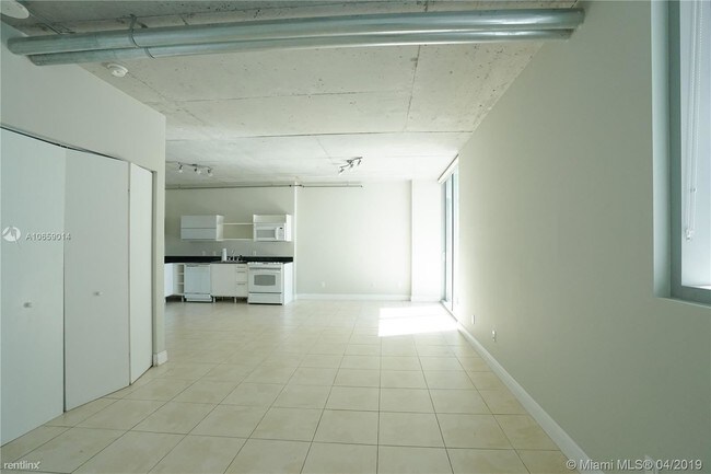 Building Photo - 1 br, 1 bath  - 690 SW 1st Ct Apt 2042