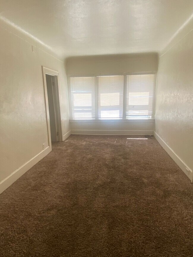 Building Photo - Toledo 1 bedroom