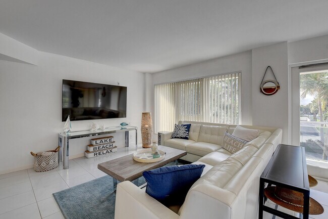 Foto del edificio - 2066 N Ocean Blvd