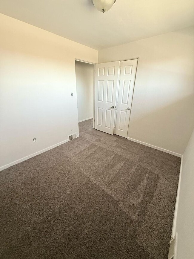 Building Photo - Updated 3BD 2BA Apartment Located in a Gre...