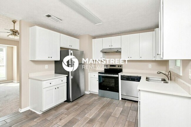 Building Photo - 4 Bedroom Pet-Friendly Home in Conyers, GA with Main Street Renewal