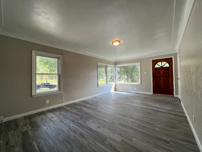 Building Photo - 103 Brookside Dr