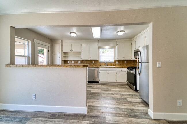 Foto del edificio - Large 2 bedroom in central Yuba City