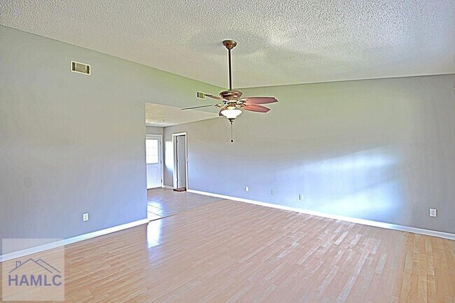Foto del edificio - 850 Lyndsi Ln