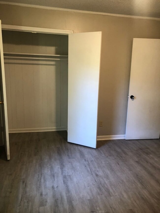 Foto del edificio - MOVE-IN READY!