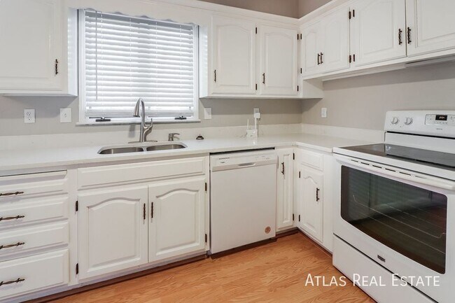 Foto del edificio - 16644 W 146th Terrace